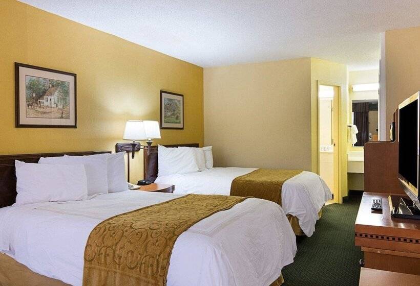Номер Стандарт 2 Двуспальные Кровати, Days Inn & Suites By Wyndham Colonial