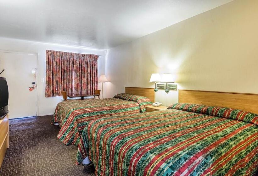 Номер Стандарт 2 Двуспальные Кровати, Rodeway Inn Magic Mountain Area