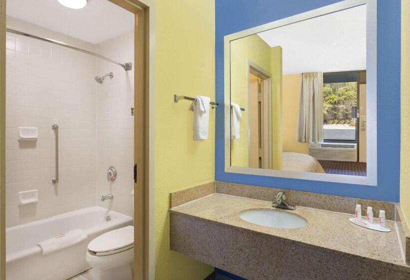 Люкс Deluxe Кровать Кинг, Days Inn By Wyndham Mocksville