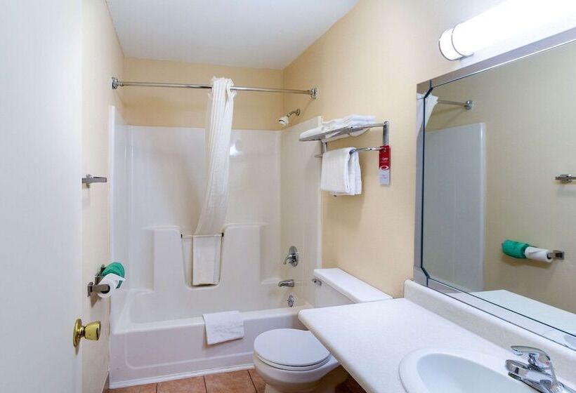 Люкс, Econo Lodge Massena Hwy 37