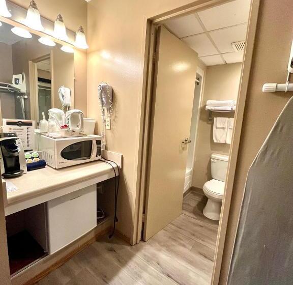 Люкс Кровать Кинг, Royal Hotel Lloydminster