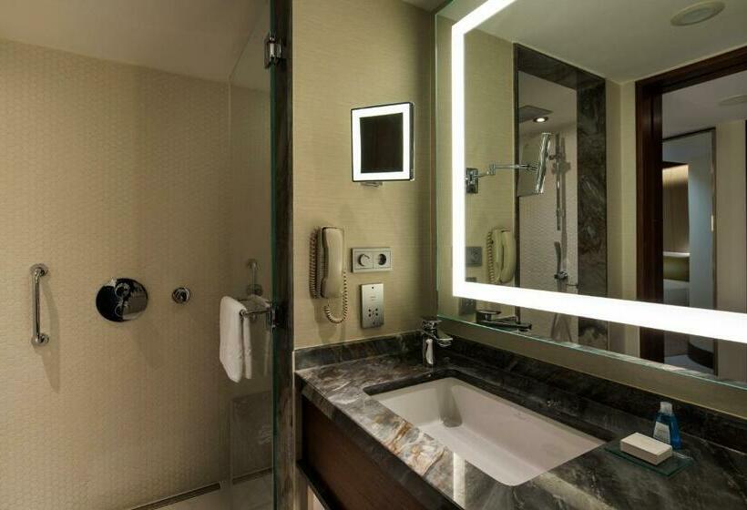Executive Room King Size Bed, Conrad Istanbul Bosphorus