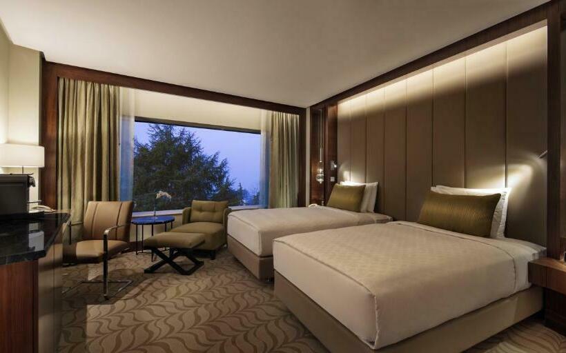 Deluxe Room Park View, Conrad Istanbul Bosphorus