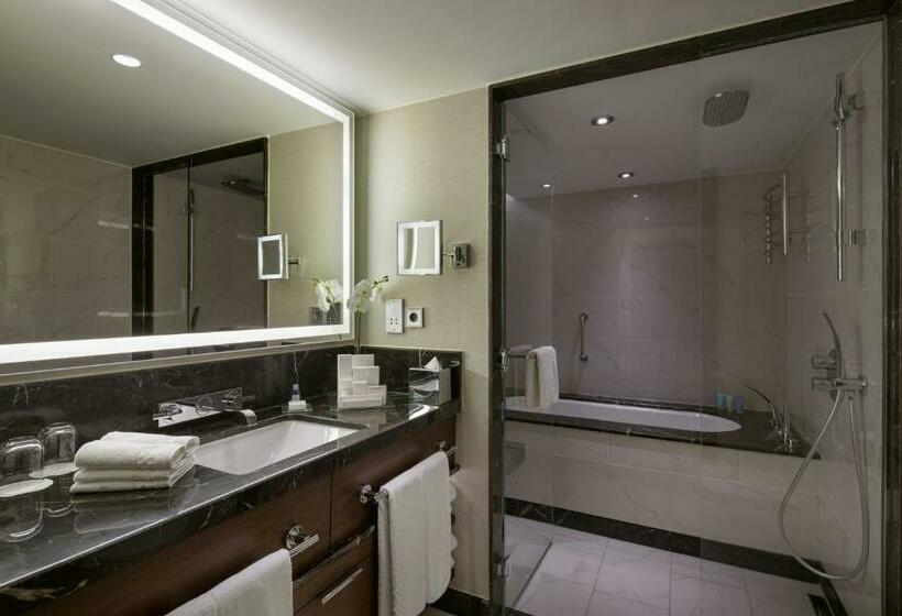 Deluxe Room Park View, Conrad Istanbul Bosphorus