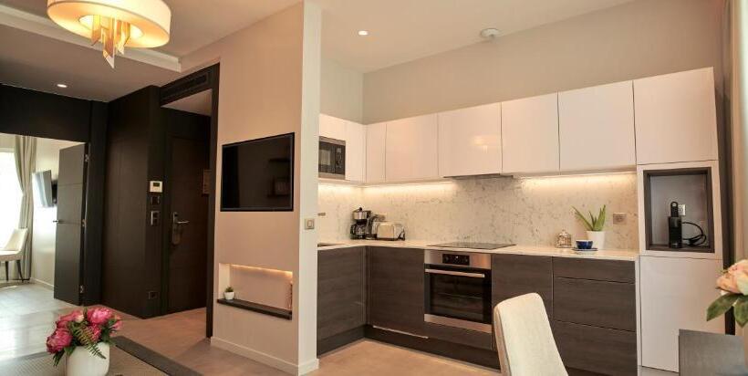 آپارتمان 1 خوابه با بالکن, Roi De Sicile   Rivoli    Luxury Apartment