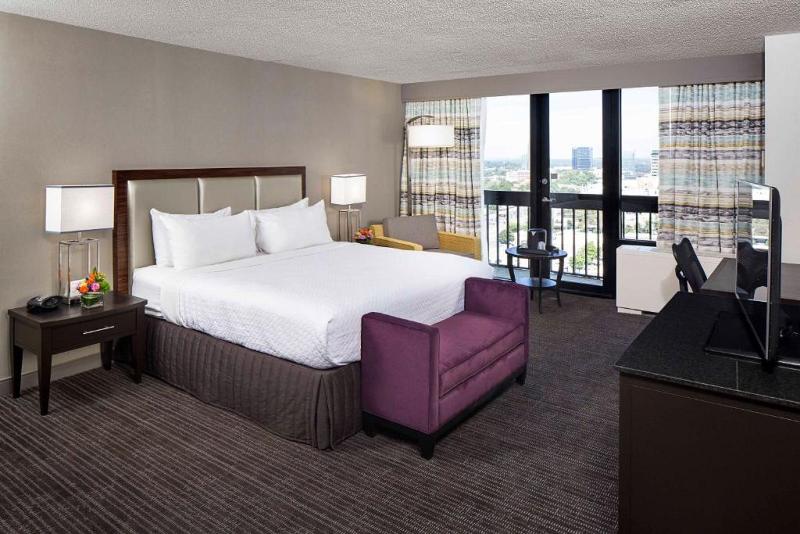 带大床的标准间, Crowne Plaza Atlanta  Midtown, An Ihg