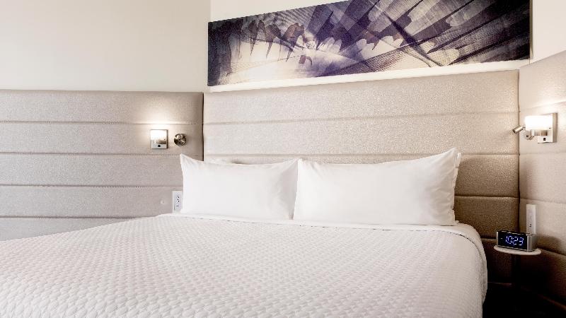 带大床的标准间, Crowne Plaza Atlanta  Midtown, An Ihg