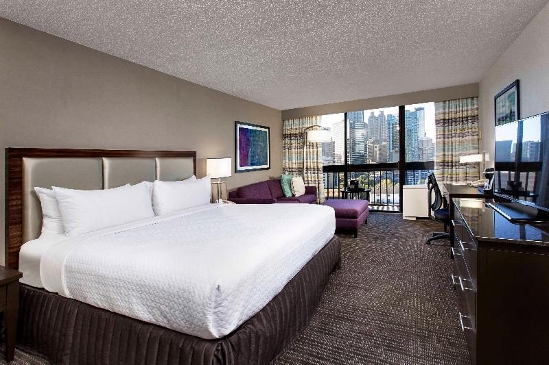 带大床的豪华间, Crowne Plaza Atlanta  Midtown, An Ihg