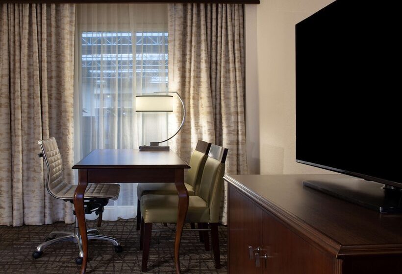 Люкс 2 Спальни, Embassy Suites By Hilton Philadelphia Airport