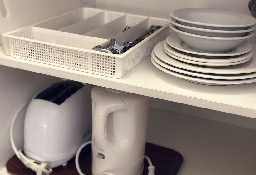 패밀리 룸, Bright Avenue Motor Inn