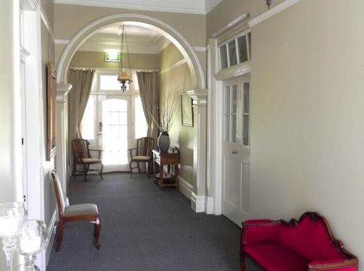 스위트, Moore Park Inn