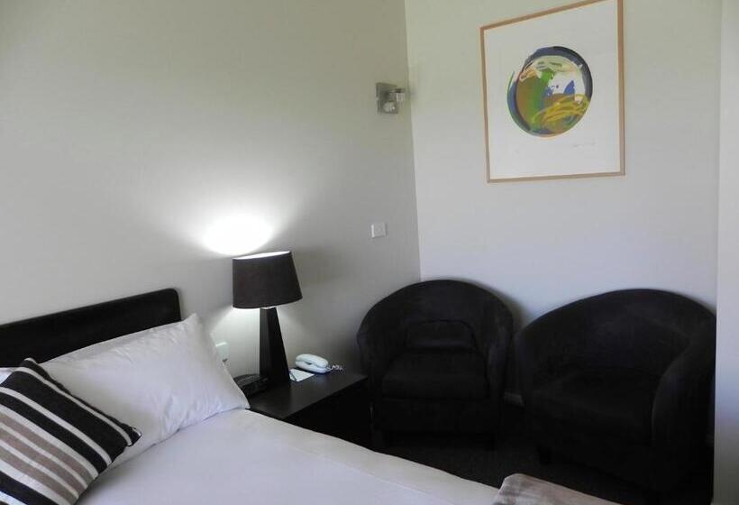 스위트, Moore Park Inn
