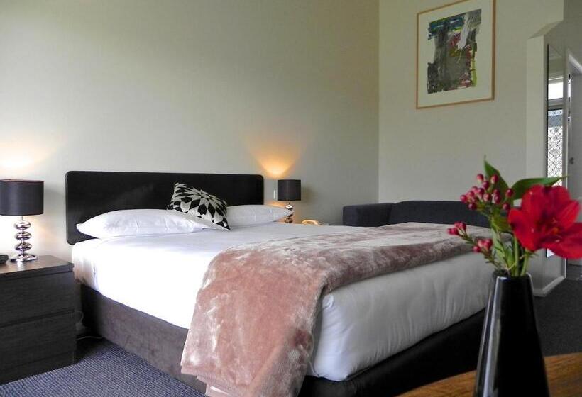 스위트, Moore Park Inn