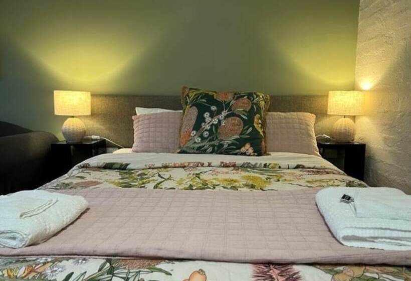 패밀리 룸, Riverbank Park Motel