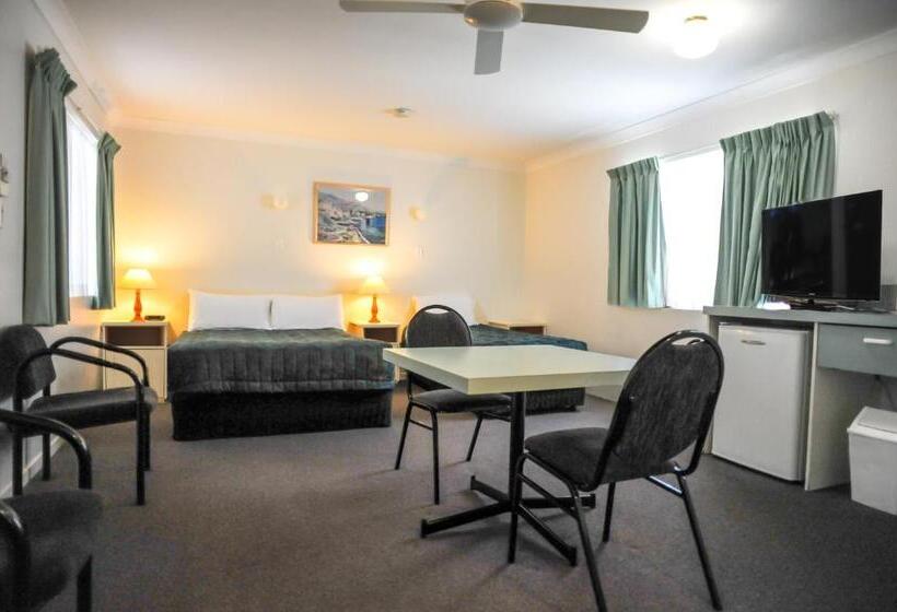 Семейный Номер, Southport Motel & Apartments