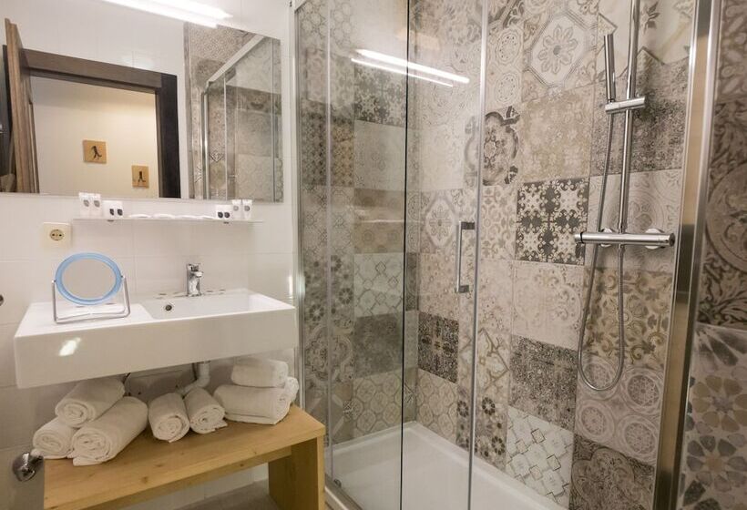 اتاق استاندارد سه نفره, Family Hotel Schloss Rosenegg