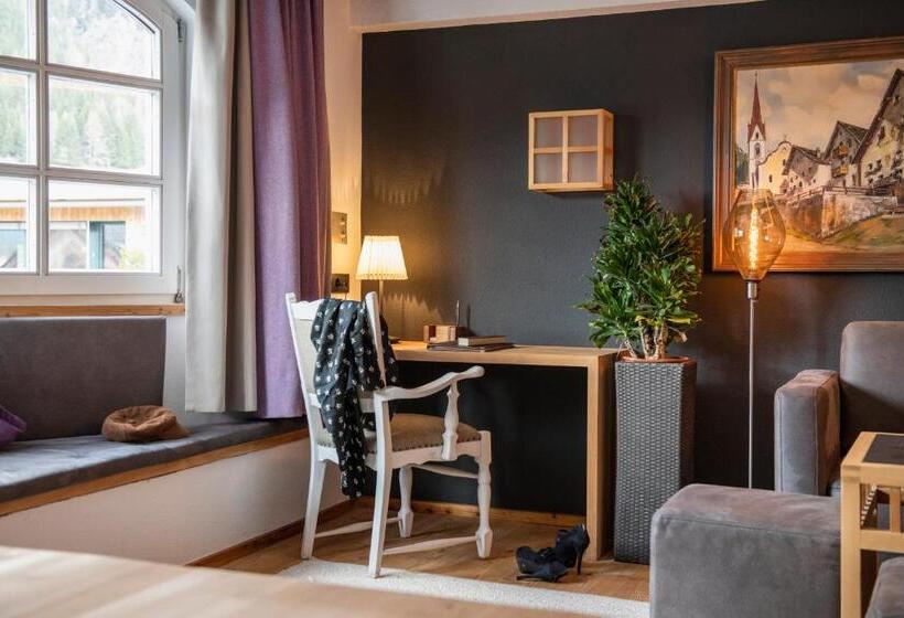 Номер Deluxe, Goldener Adler   Im Sommer Silvretta Card Premium Inkludiert