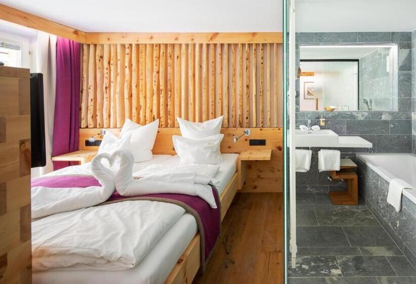 Номер Deluxe, Goldener Adler   Im Sommer Silvretta Card Premium Inkludiert