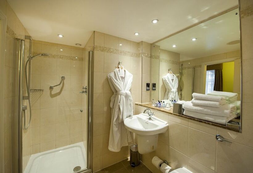 Suite, Macdonald Burlington