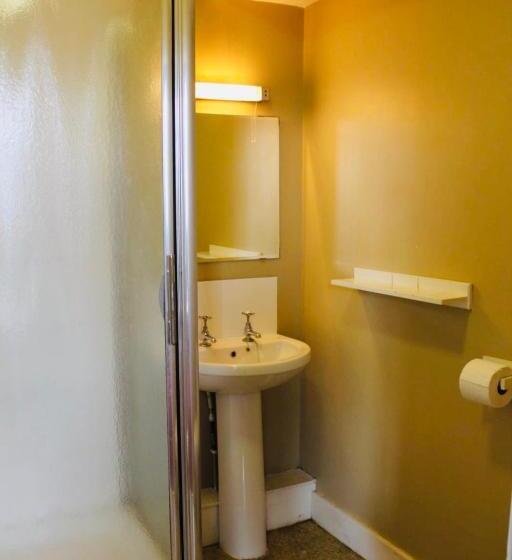 Номер Стандарт Трехместный, Crown Hotel Brackley