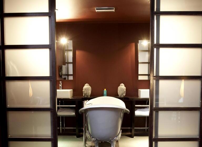 سوئیت با تخت بزرگ, Carmelite Hotel; Bw Signature Collection