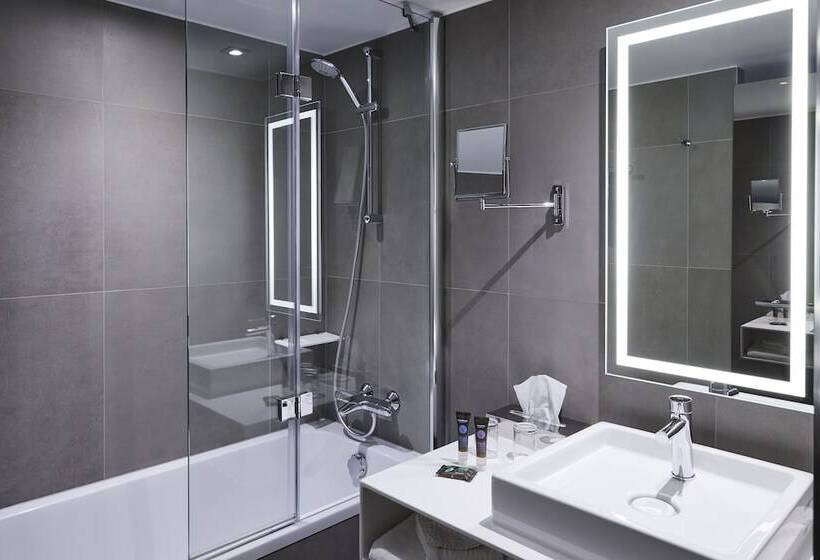 Quarto Estandar Cama Casal, Novotel Birmingham Airport Terminal Building   Nec