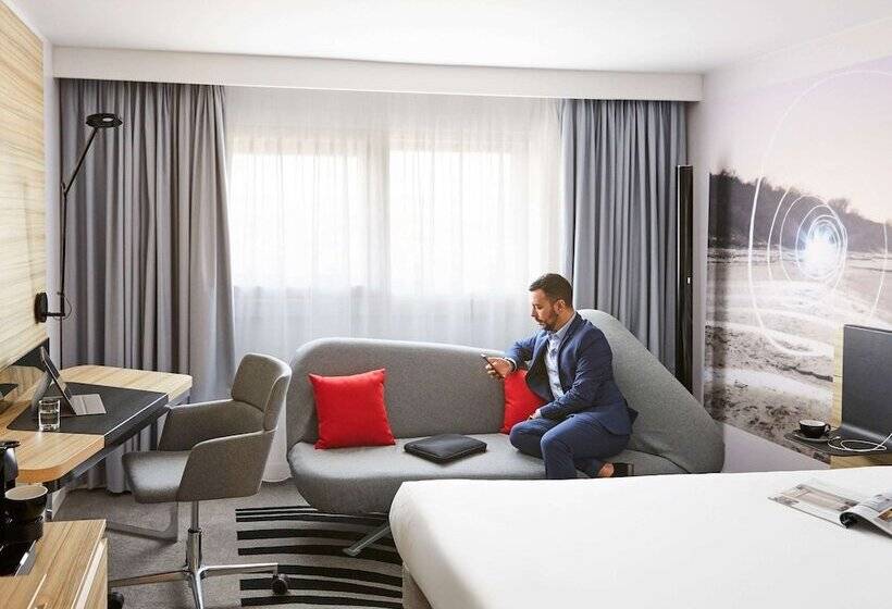 Quarto Estandar Cama Casal, Novotel Birmingham Airport Terminal Building   Nec
