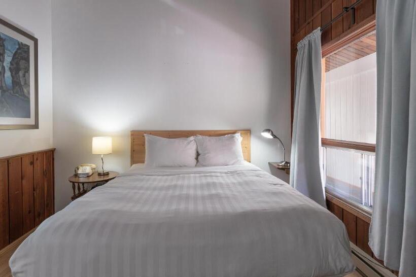 Номер Deluxe, Cedar Motel