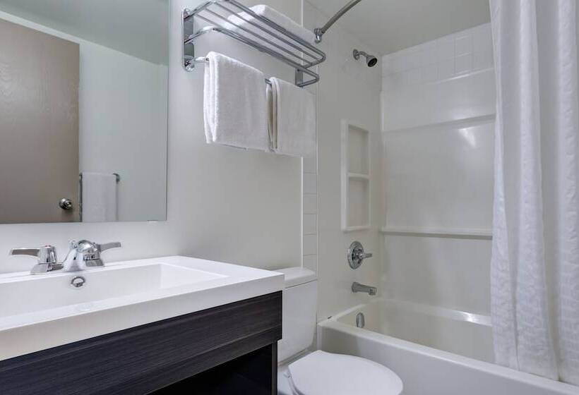 带2个双人床的标准工作室, Heritage Inn Hotel & Convention Centre   Saskatoon