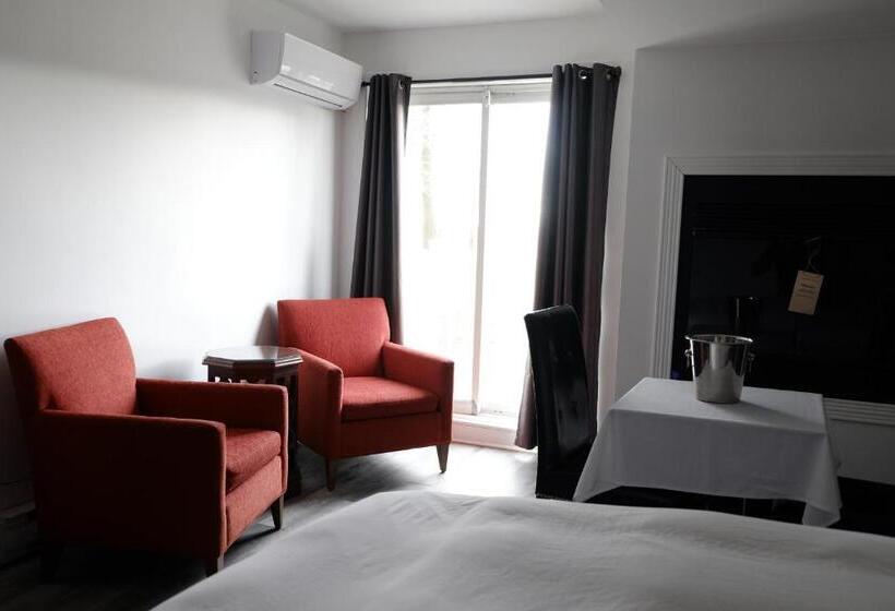 身障者適用キングサイズベッドルーム, Auberge La Camarine