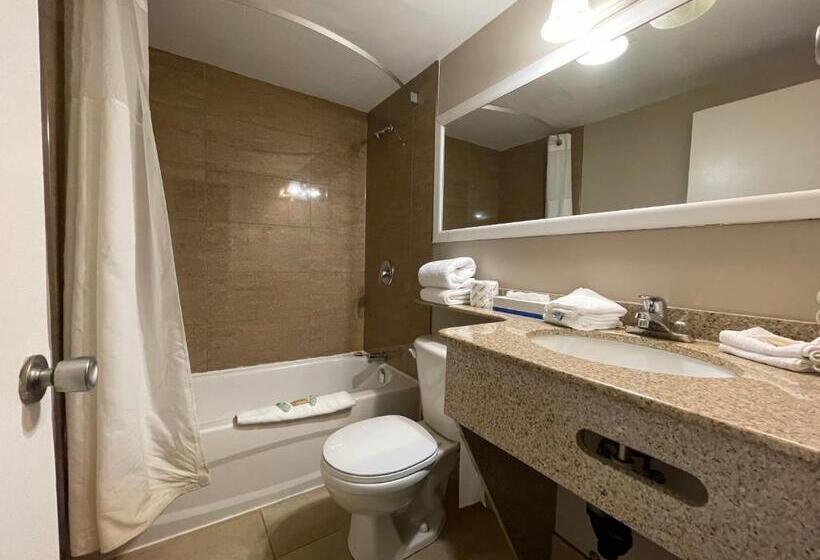 Номер Стандарт, Super 8 By Wyndham Gananoque   Country Squire Resort