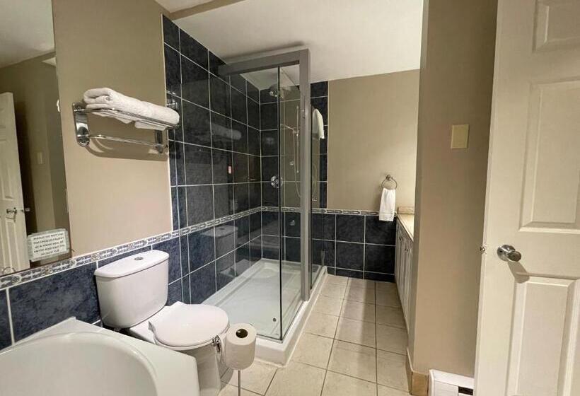 Люкс Executive Кровать Кинг, Super 8 By Wyndham Gananoque   Country Squire Resort
