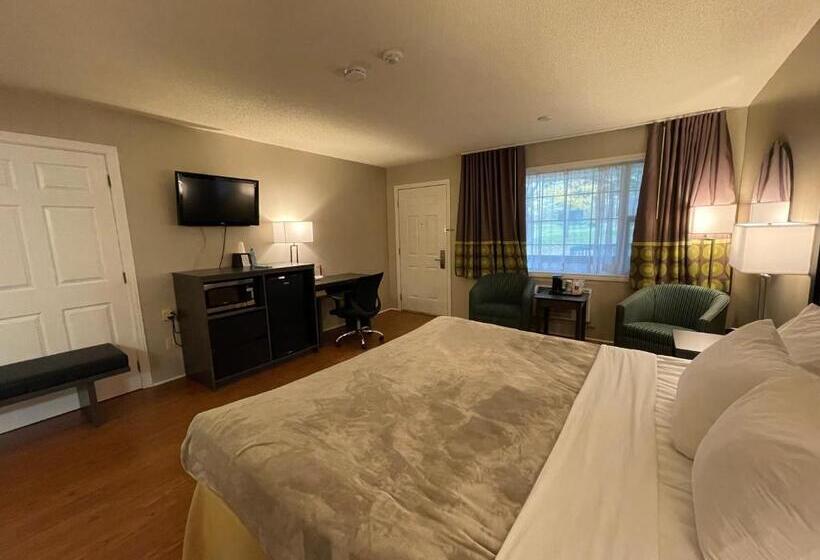 Номер Deluxe Кровать Кинг, Super 8 By Wyndham Gananoque   Country Squire Resort