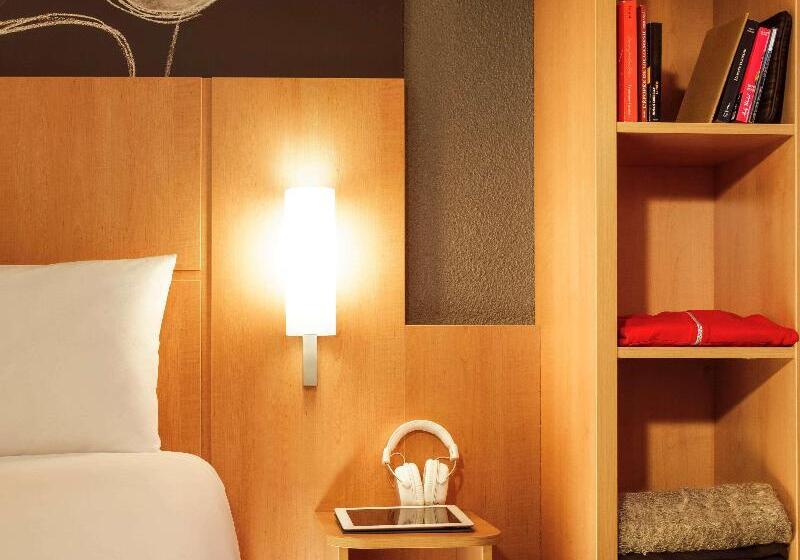Люкс Executive Кровать Кинг, Super 8 By Wyndham Gananoque   Country Squire Resort