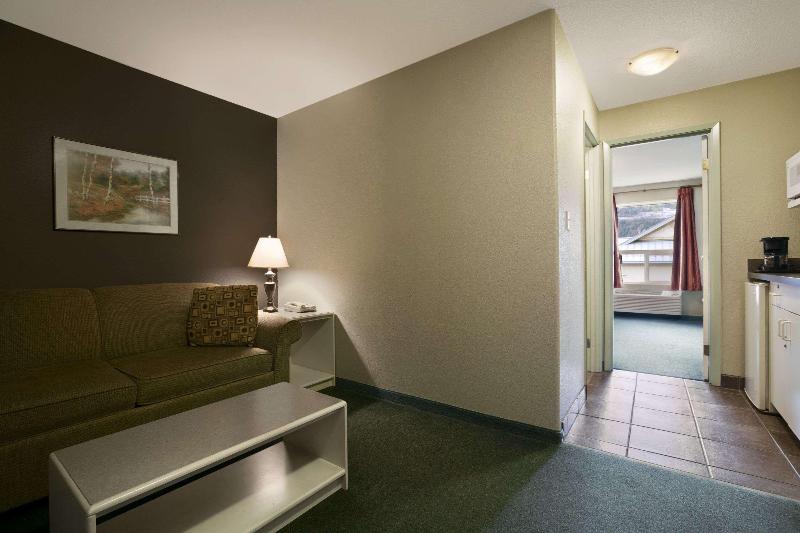 スイート, Super 8 By Wyndham Revelstoke Bc