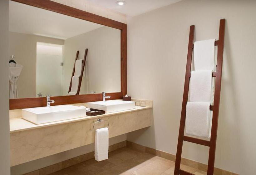 클럽 룸 킹침대, The Westin Reserva Conchal, An All Inclusive Golf Resort & Spa