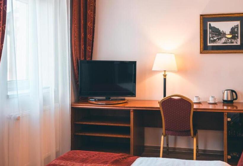 Quarto Estandar Individual, Ariston Prague