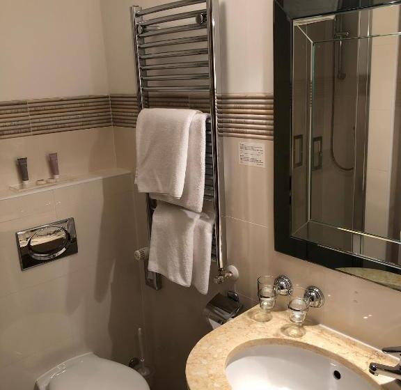 Quarto Triplo Estandar, Ariston Prague