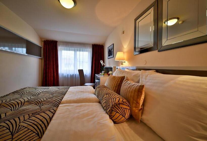 Quarto Superior, Ariston Prague