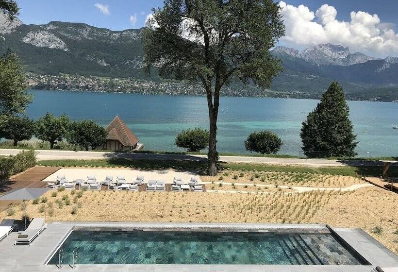 Suite with lake view, Black Bass