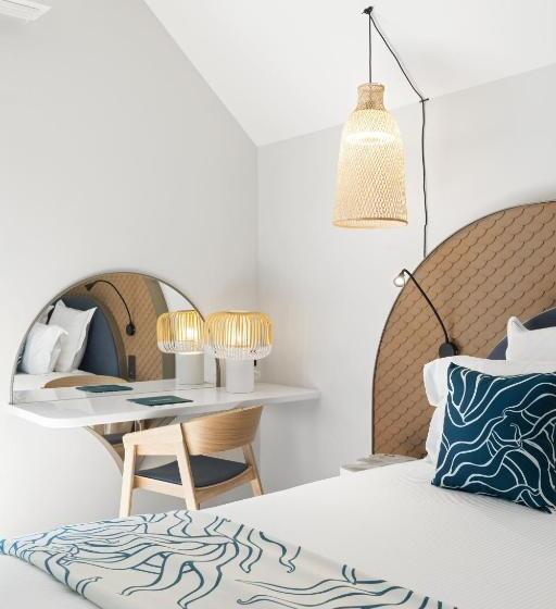 Suite with lake view, Black Bass