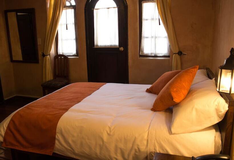 Standard Single Room, Kitu