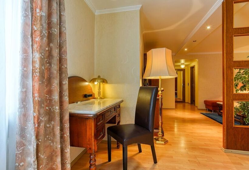 Четырехместный Номер Стандарт, Ff&e Hotel Bavaria