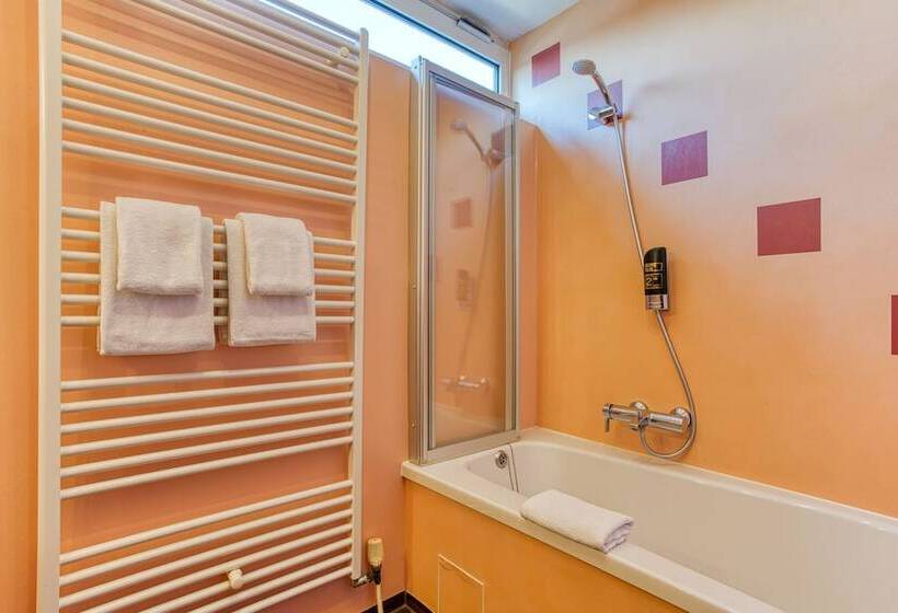 Четырехместный Номер Стандарт, Ff&e Hotel Bavaria