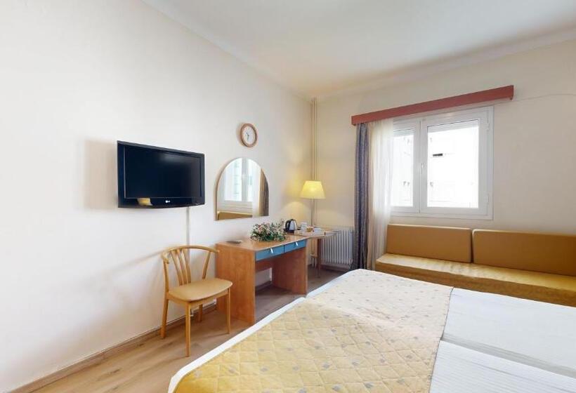 Standard Connecting Room, Lucy