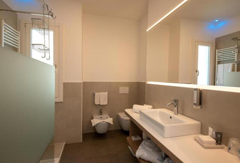 Family Suite, Aurora