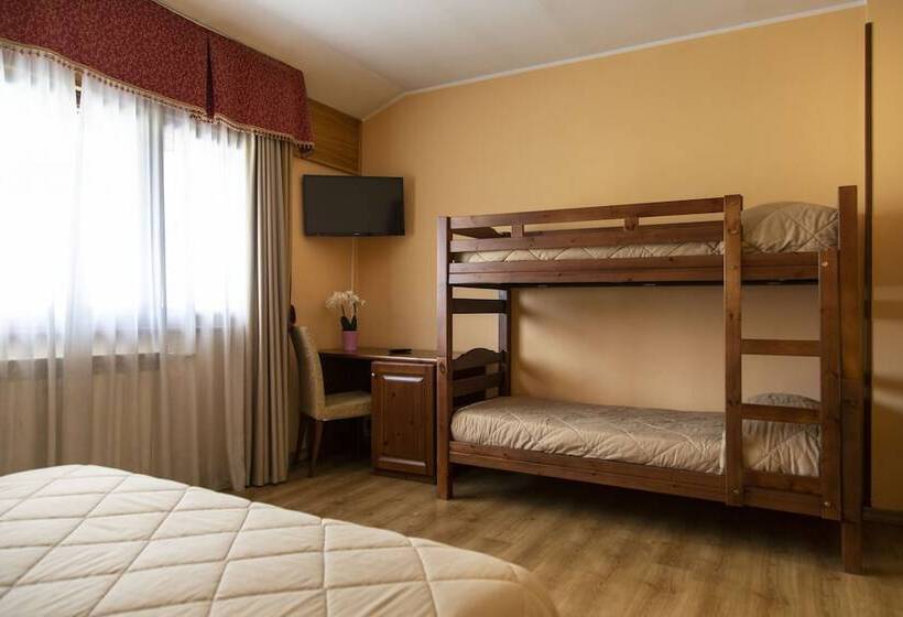 غرفة قياسية رباعية, Grand Hotel Del Parco