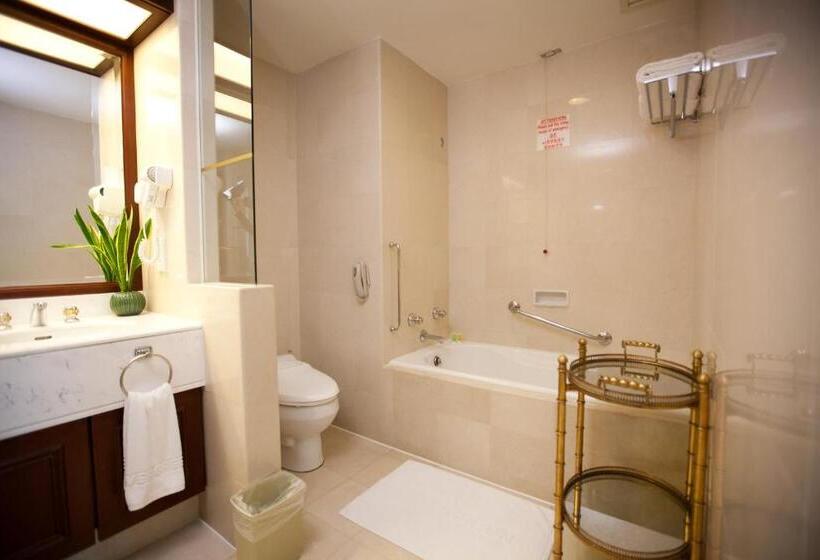 سوییت اجرایی, Gurney Bay Hotel, A Parkroyal Partner