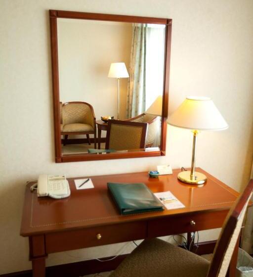 اتاق لوکس با تخت بزرگ, Gurney Bay Hotel, A Parkroyal Partner