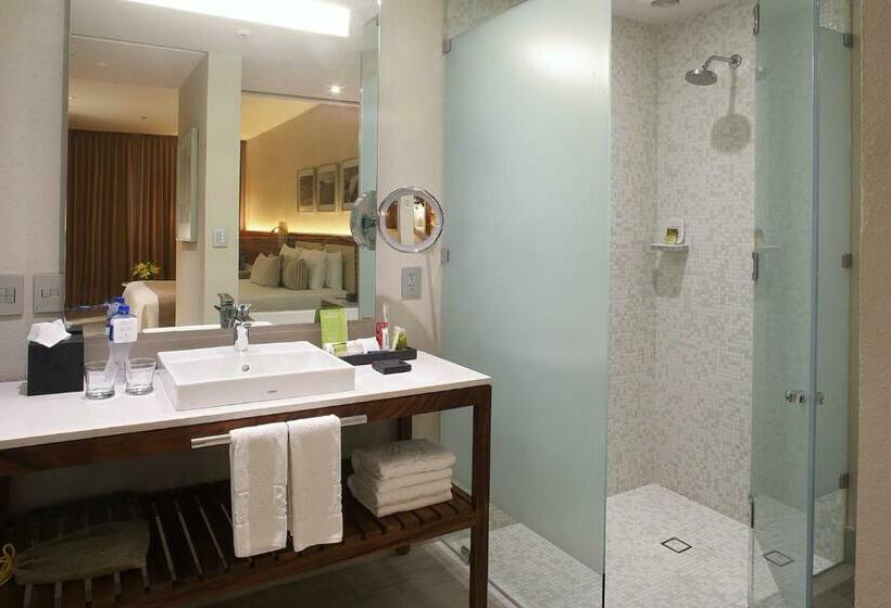 Deluxe Suite King Bed, Emporio Cancun   Buy All Inclusive Option